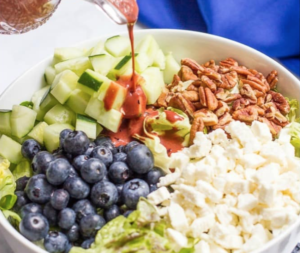 EASY SUMMER SALAD WITH BLUEBERRIES